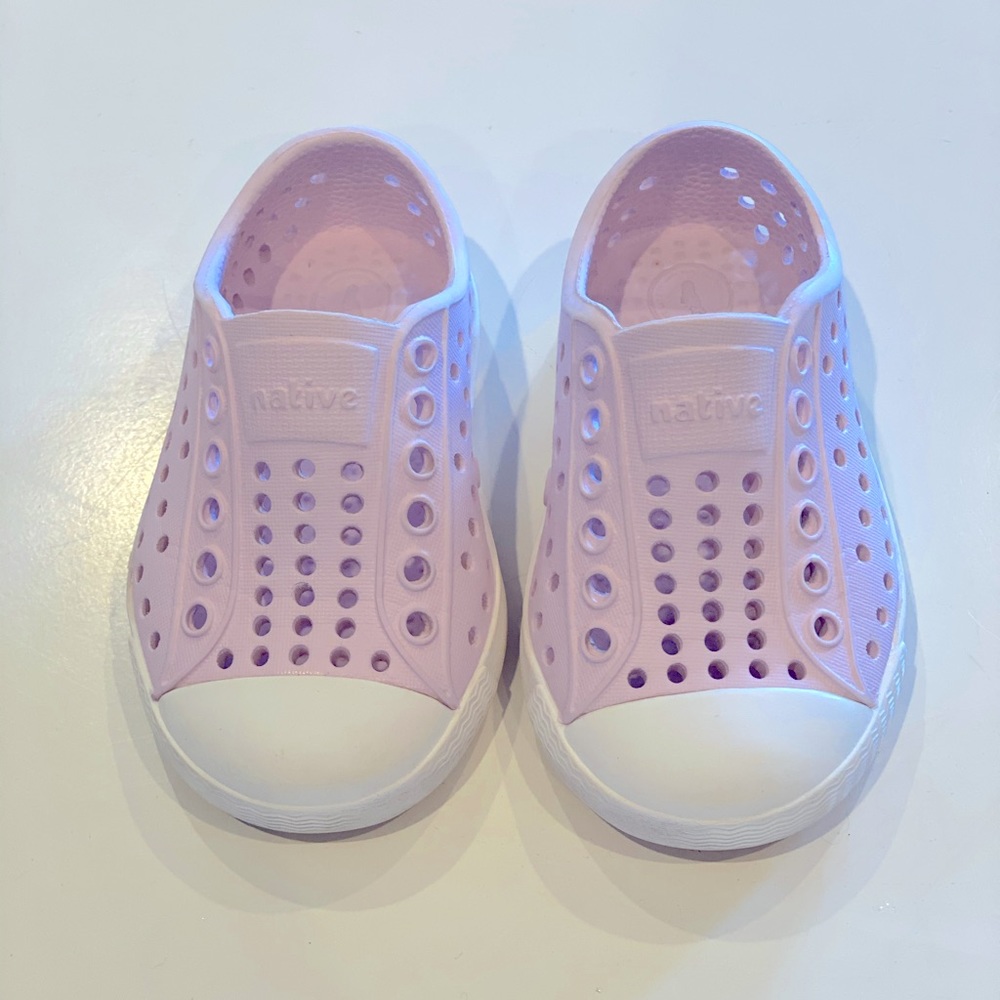 VGUC SZ 4 NATIVE MILK PINK SHOES
